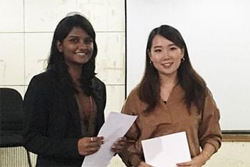 日本企業の社員と学生の内定者